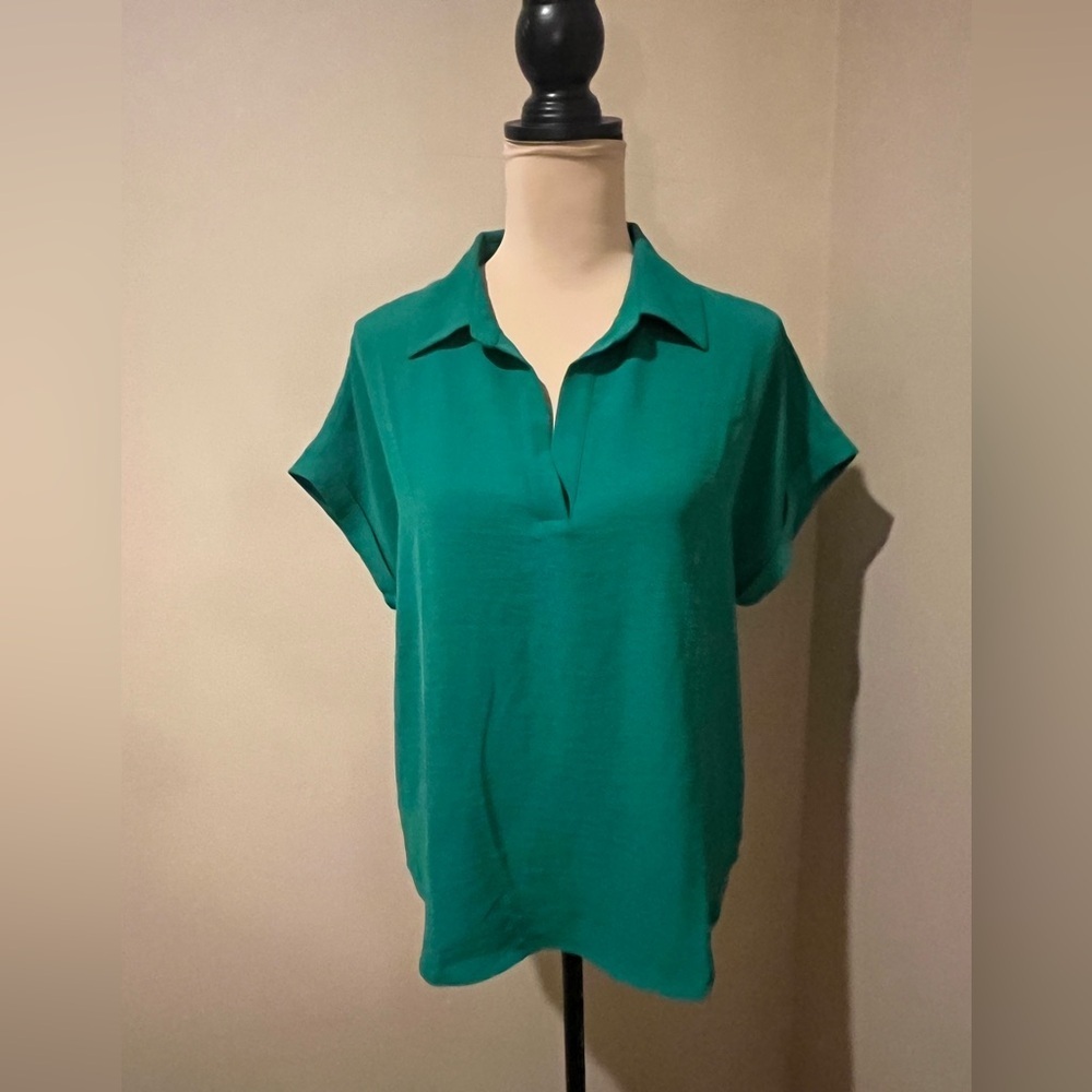 NWT Pleione Green Blouse with Collar, V Neck, Cap Sleeve, size M